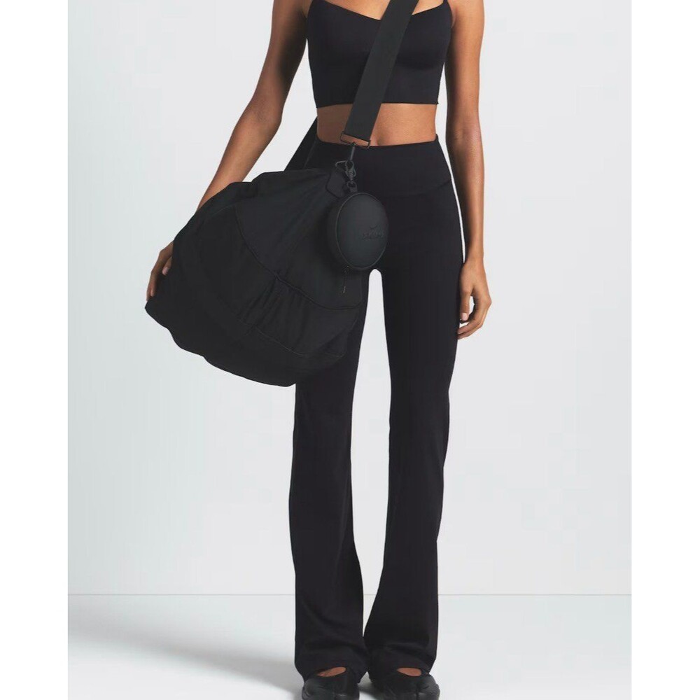 NIKE SKIMS Matte slim flare legging - Picture 3 of 8